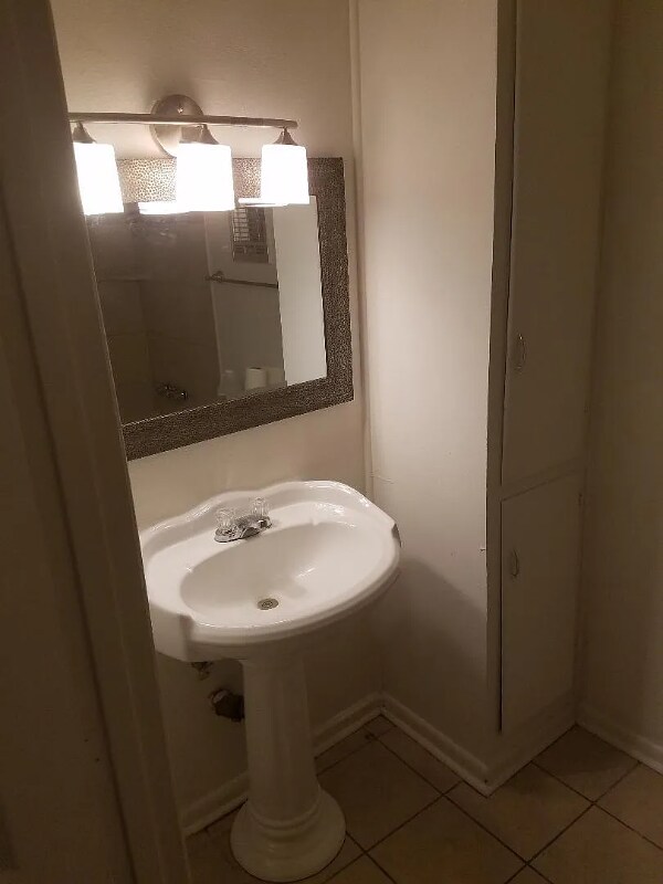 Building Photo - 7820 Dorsett Dr