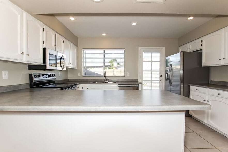 Building Photo - 7102 W Palo Verde Ave