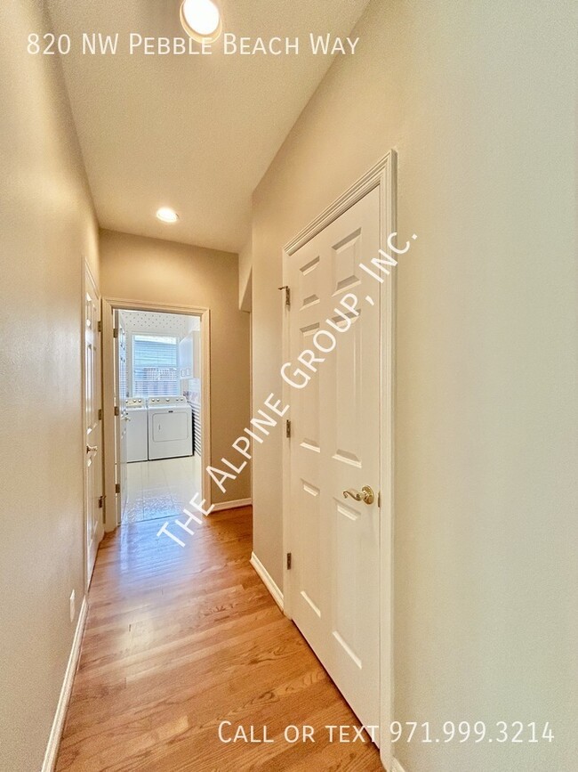 Building Photo - 820 NW Pebble Beach Way
