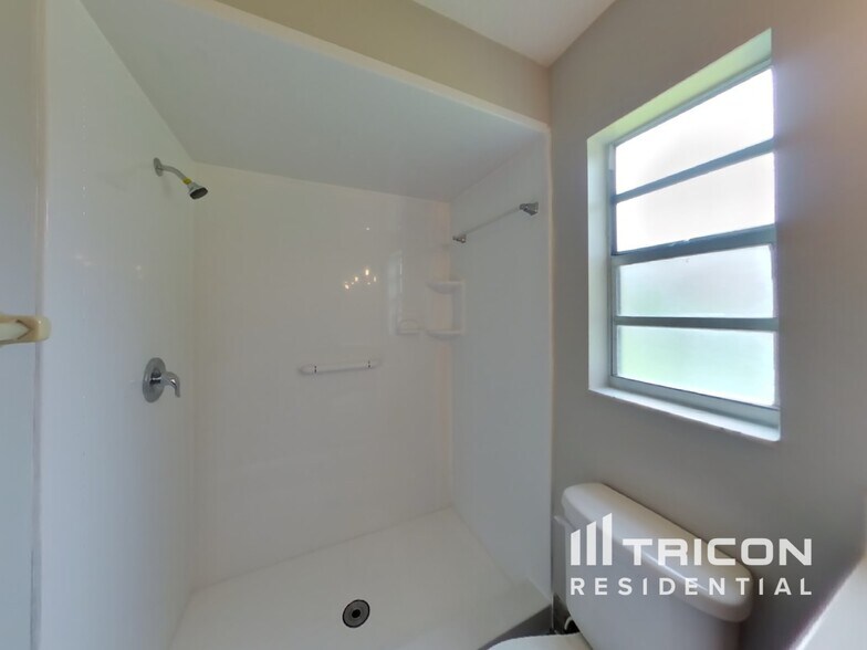 Building Photo - 361 Sagewood Dr