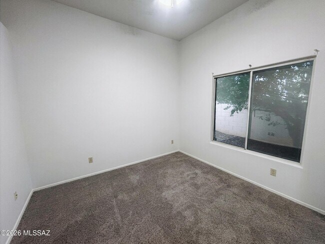 Building Photo - 12490 N Wayfarer Way