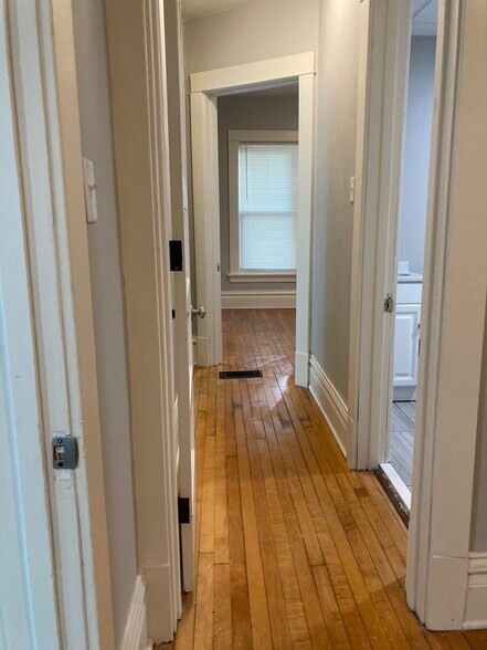 Building Photo - 514 E Johnson St