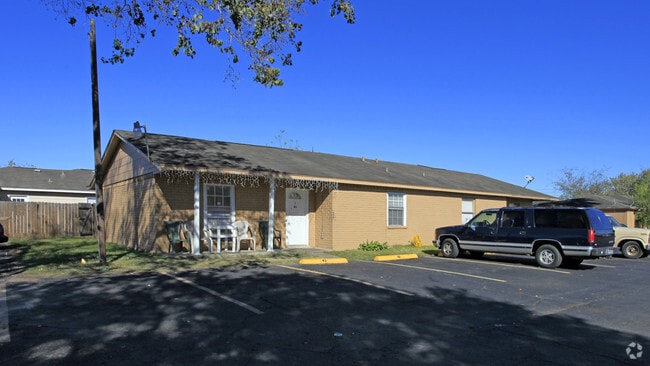 Building Photo - Rosenberg Duplex Houses