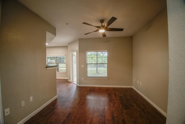 Building Photo - 2320 Gracy Farms Ln