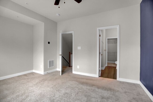Building Photo - Luxury 4-Story Townhome with Rooftop Terrace!