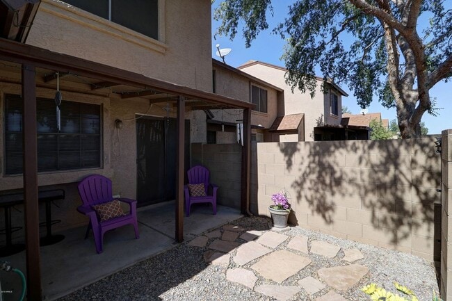 Building Photo - MOVE IN SPECIAL! Updated 2 Bed/2.5 Bath To...