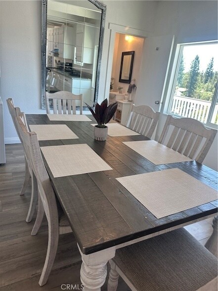 Building Photo - 2490 Fern Dr