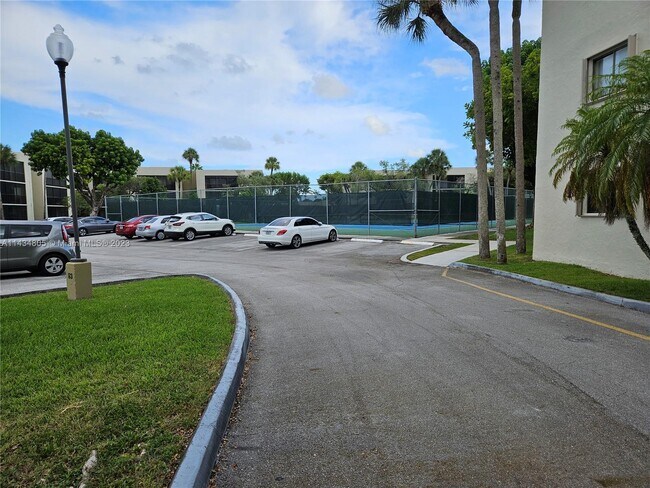 Building Photo - 8005 SW 107th Ave