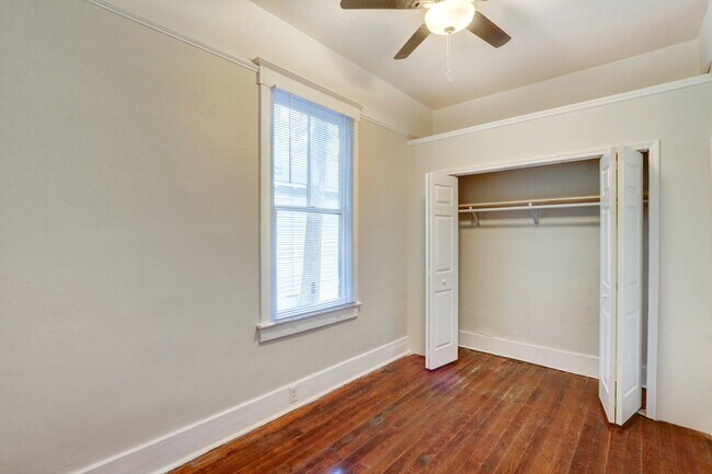 Building Photo - 706 E 34th St