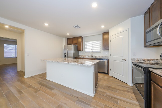 Building Photo - 9122 E Red Blf Ct