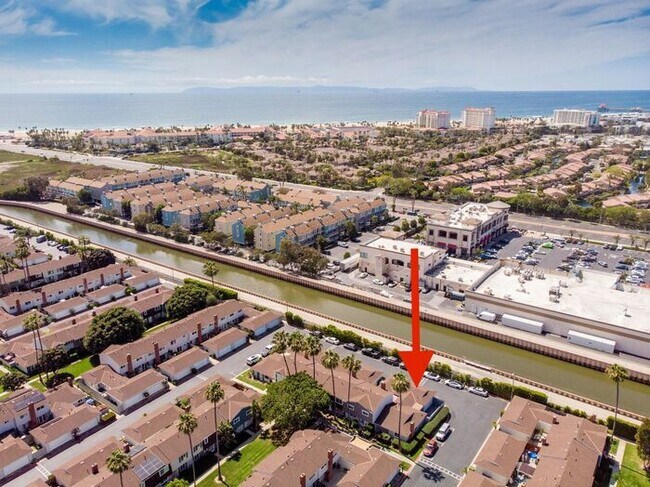 Building Photo - Walk to the Beach