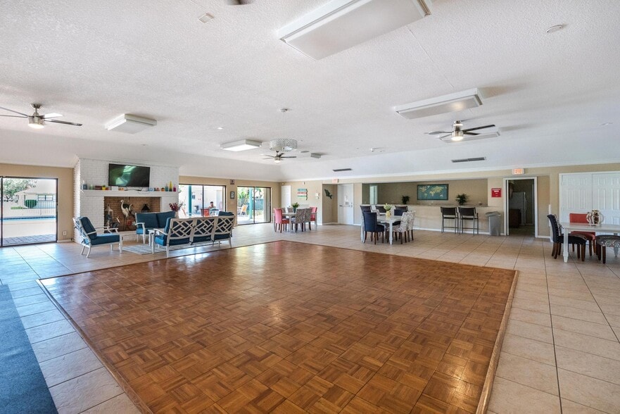 Building Photo - 9930 Pineapple Tree Dr