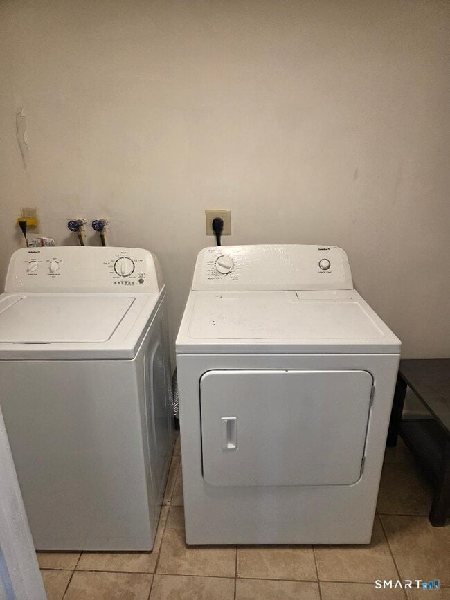 Building Photo - 72 Walnut St