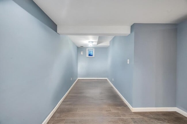 Building Photo - 18 Parkside Dr
