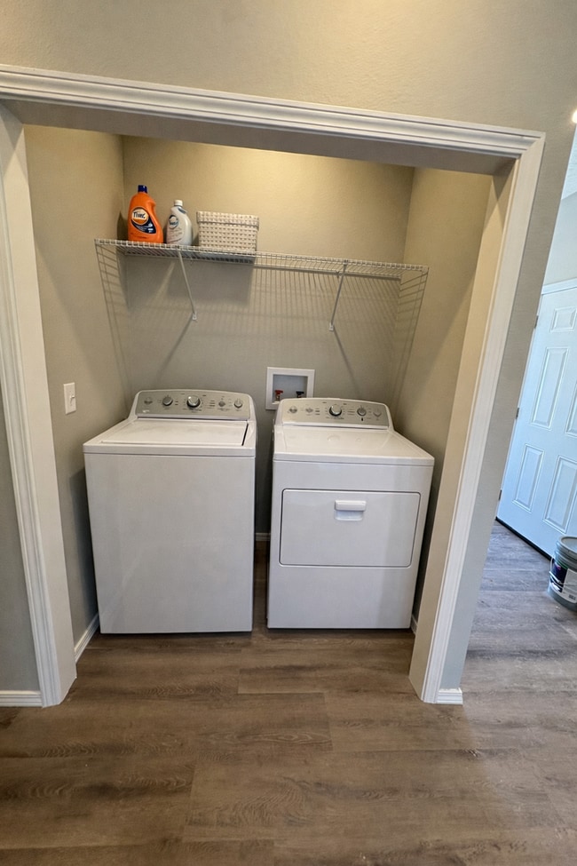 Building Photo - 594 N Airport Rd