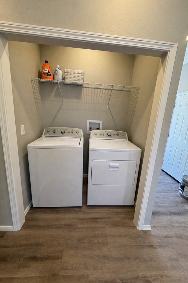 Building Photo - 598 N Airport Rd