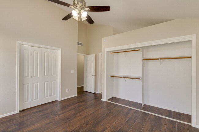 Building Photo - 4314 E Juanita Ave