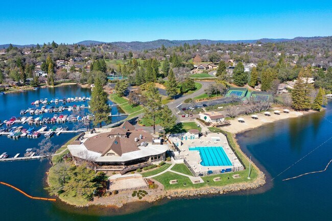 Building Photo - Waterfront 4 bed 4 bath 3,887 sq. ft.