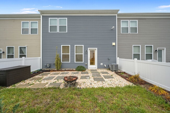 Building Photo - 62 Pepperwood Dr