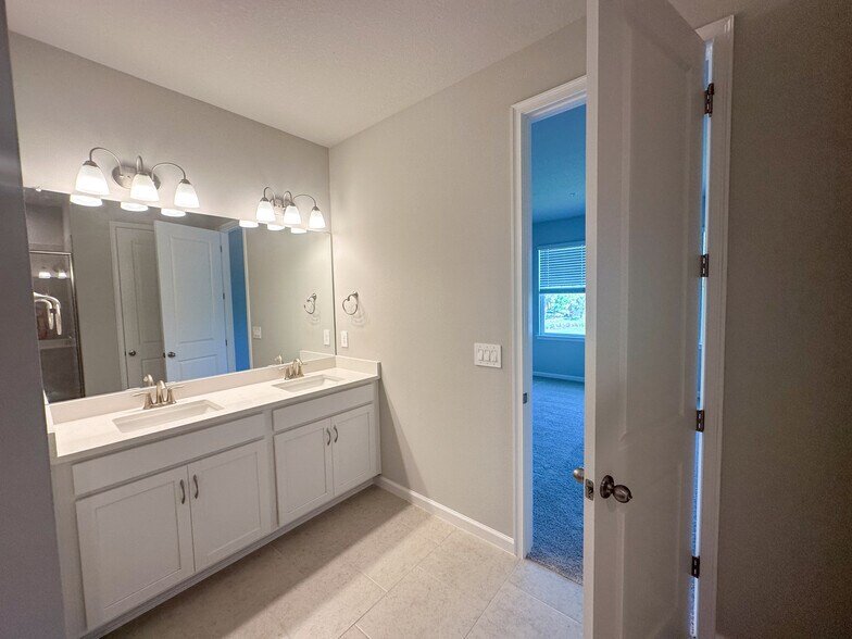 Building Photo - 4551 Arboretum Cir