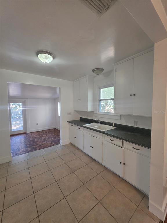 Building Photo - 1023 NE 6th St