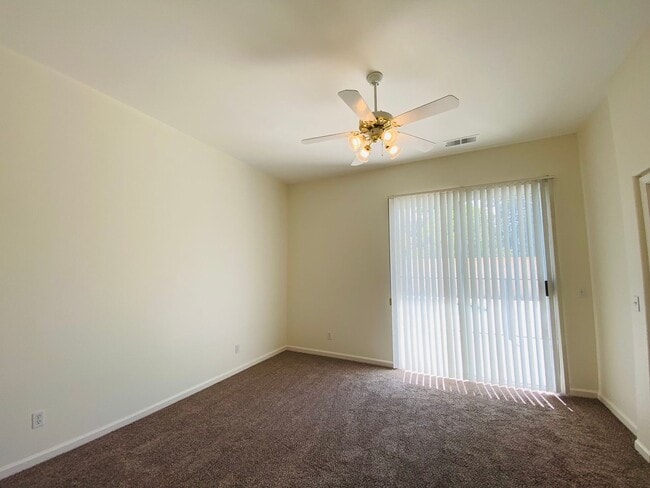 Building Photo - $2,550 Peach & Alluvial, Pool + Clovis Trail Access | W. Fallbrook Ave, Clovis