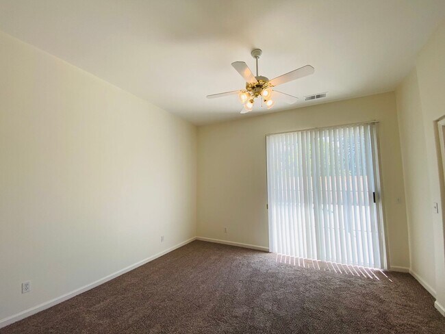 Building Photo - $2,690 Peach & Alluvial, Pool + Clovis Trail Access | W. Fallbrook Ave, Clovis
