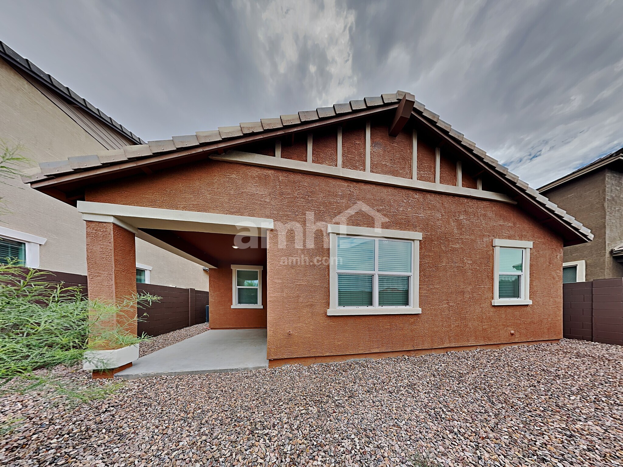 Building Photo - 658 W Bosal Dr