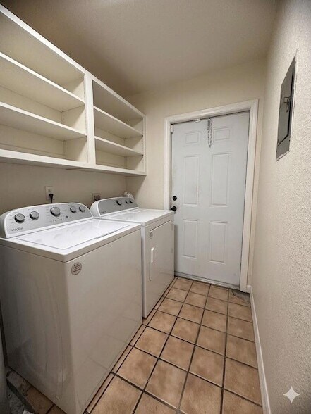 Building Photo - 3391 Helena Dr