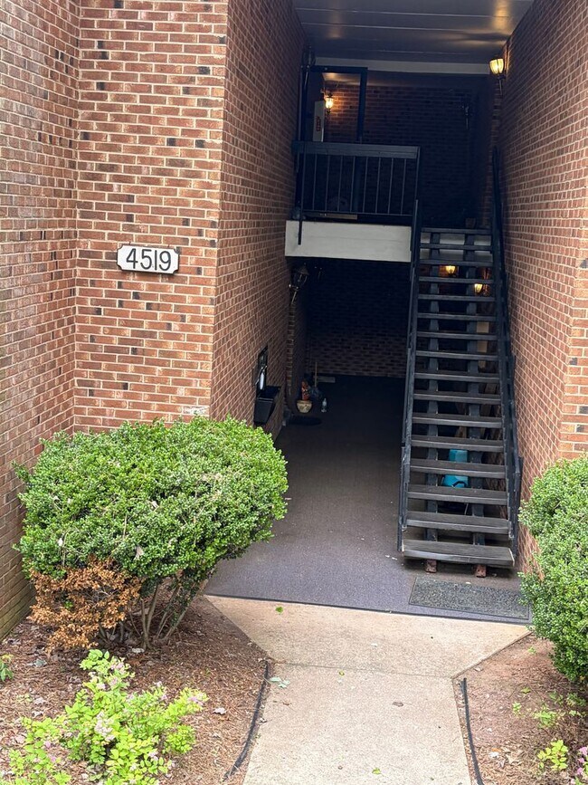 Building Photo - REMODELED NW RALEIGH 3 BEDROOM CONDO IN MARTINIQUE--SWIMMING POOL- UPDATED PRIMARY BATHROOM