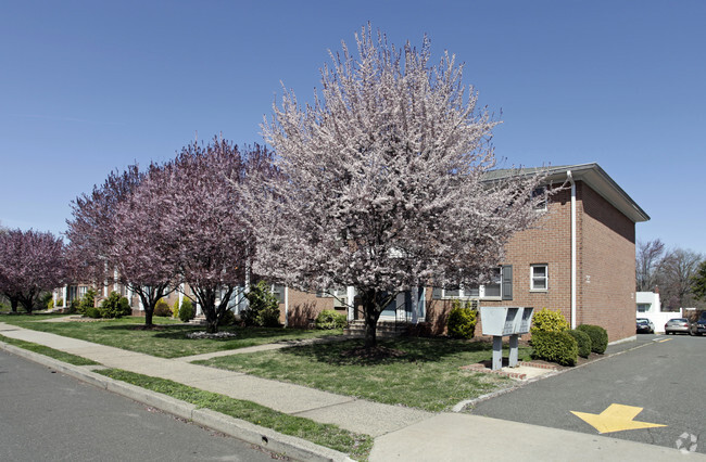 Primary Photo - Highland Green Apartments