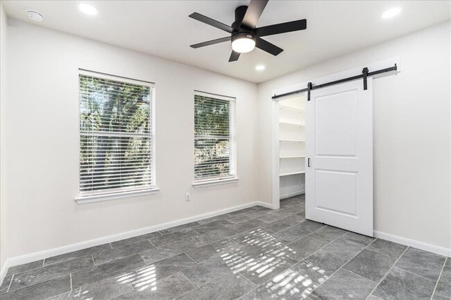 Building Photo - 2505 Pace Bend Rd S