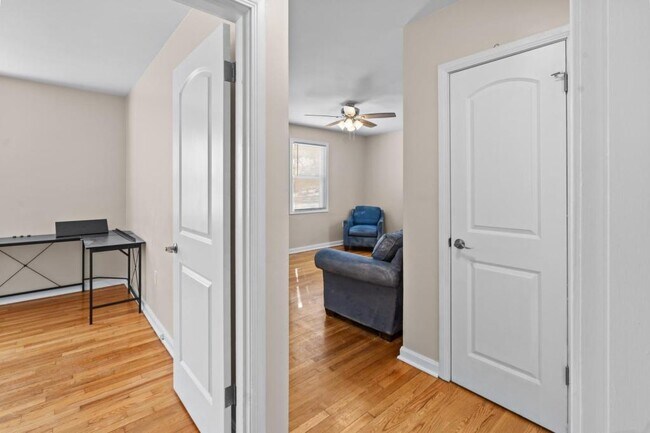 Building Photo - 1009 Lindsay St