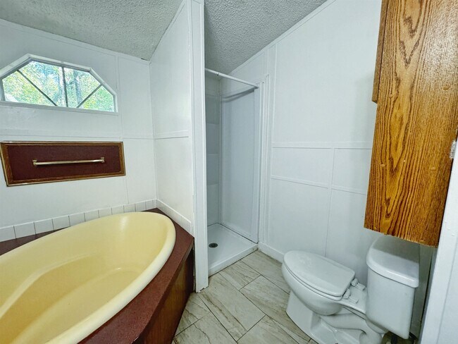 Building Photo - 5872 Pine Creek Dr