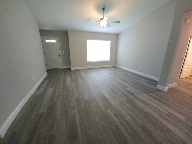 Building Photo - 8140 N Elkcam Blvd