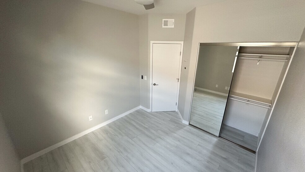 Building Photo - 608 Silver Berry Pl
