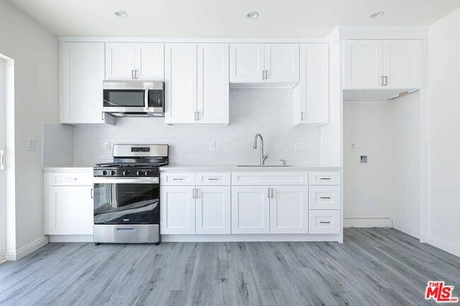 Building Photo - 6817 Bertrand Ave