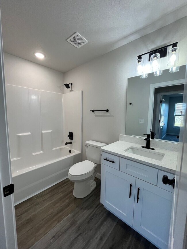 Building Photo - 359 SE 70 Rd