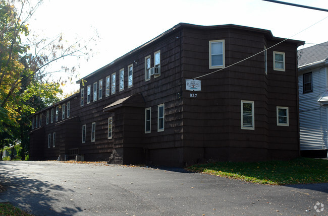 Building Photo - 827 Park St