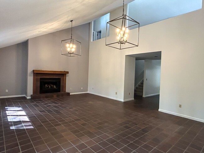 Building Photo - Spacious Contemporary Home in a Private Wo...