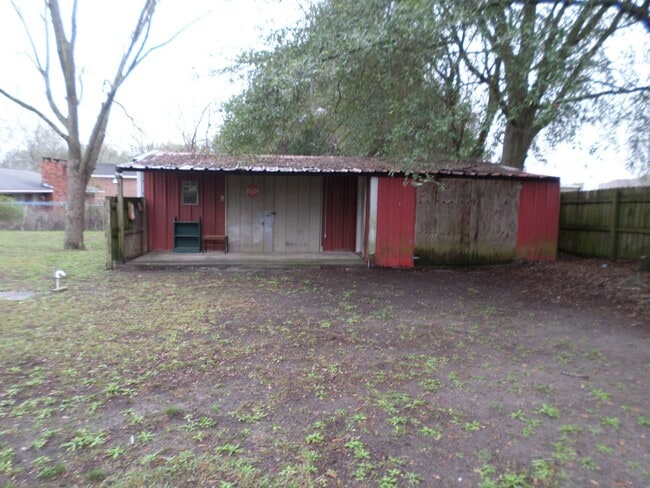 Building Photo - Shadows Acres.. New Flooring..New Paint.....