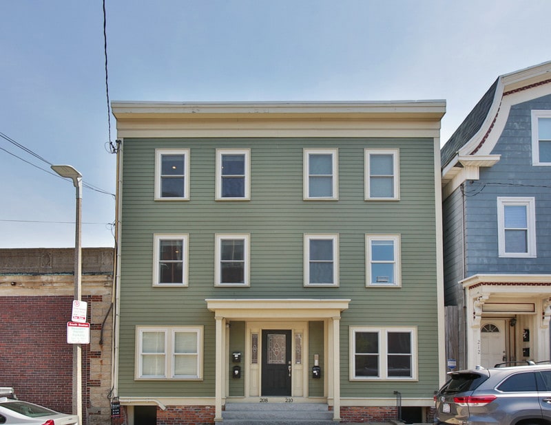 Building Photo - 210 W 7th St