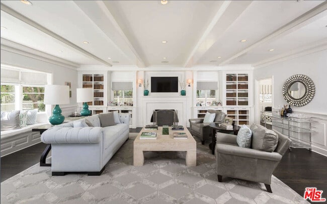 Building Photo - 1515 N Doheny Dr