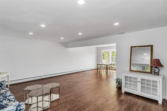 Building Photo - 1402 Bay Blvd