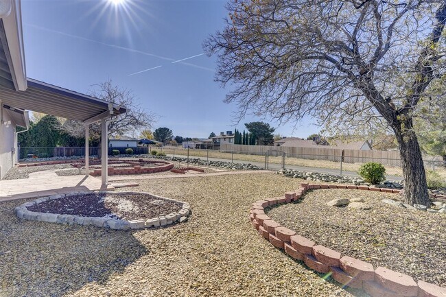 Building Photo - 3 bed, 2 bath home in Prescott Valley
