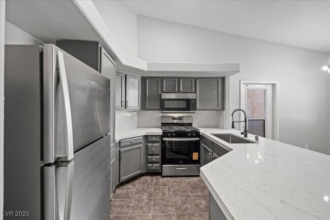 Building Photo - 900 Heavenly Hills Ct