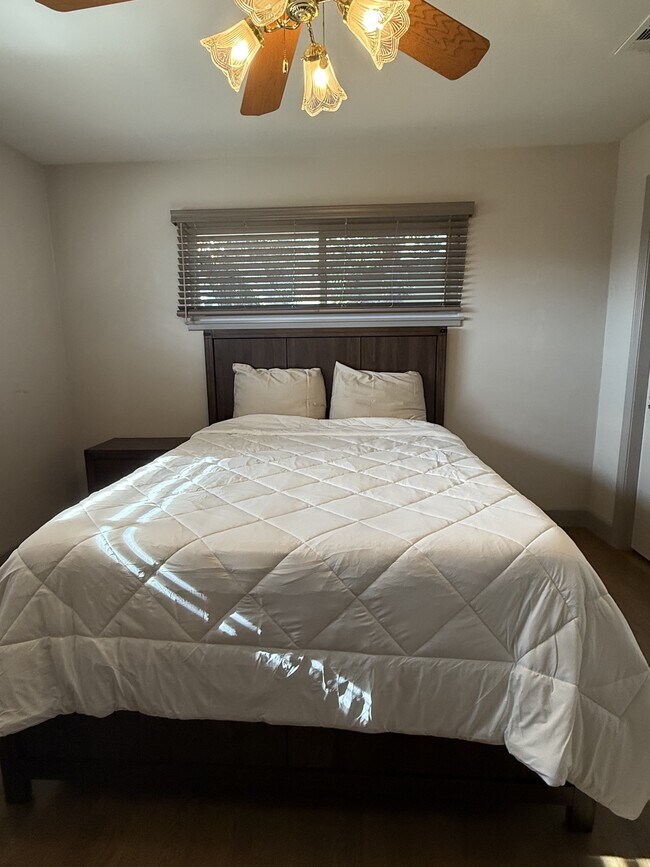 Building Photo - 141 W Twain Ave