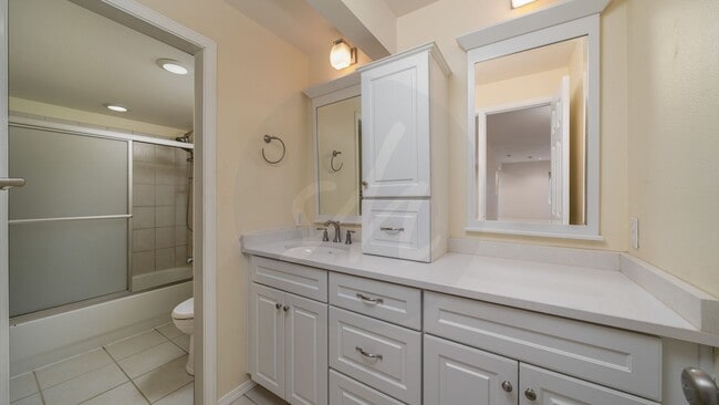 Building Photo - 8258 Cooper River Dr