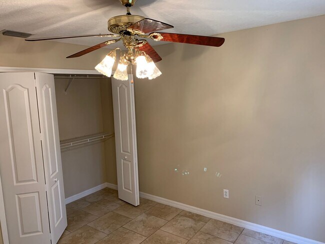 Building Photo - Beautiful 4-Bedroom, 2-Bath Home with Fenc...