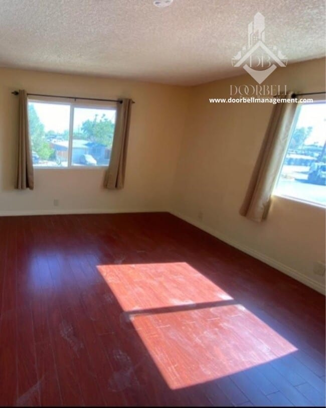 Building Photo - 265 E 2nd St